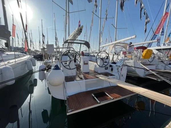 Oceanis 34.1 - Boatscribe.com