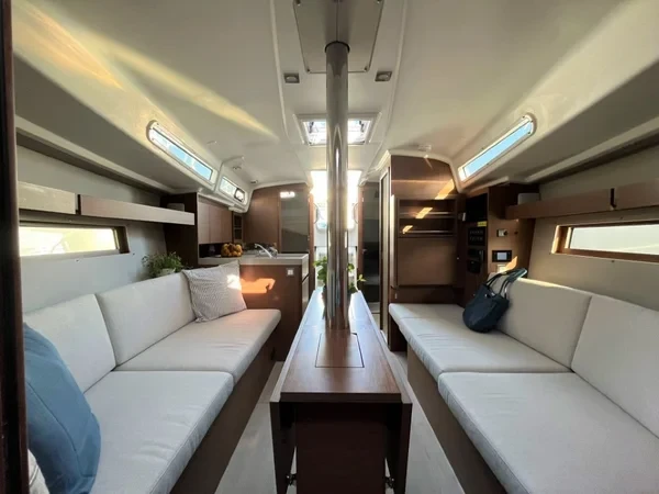 Oceanis 34.1 - Boatscribe.com