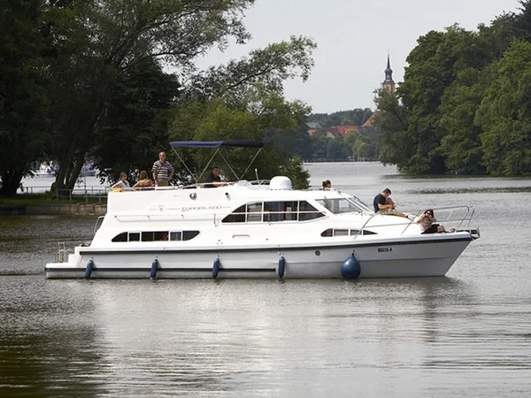 Europa 600 - Boatscribe.com