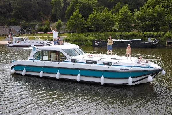 Houseboat - Boatscribe.com