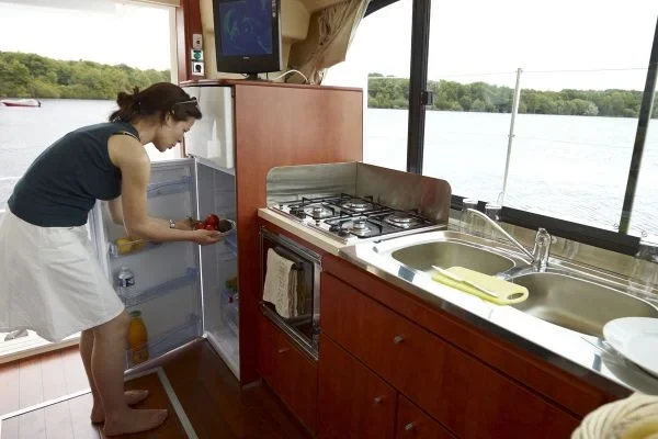 Houseboat - Boatscribe.com