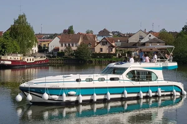 Houseboat - Boatscribe.com