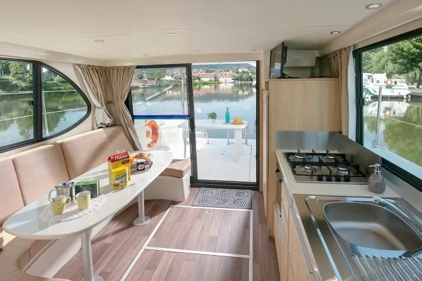 Houseboat - Boatscribe.com