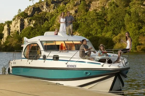 Houseboat - Boatscribe.com