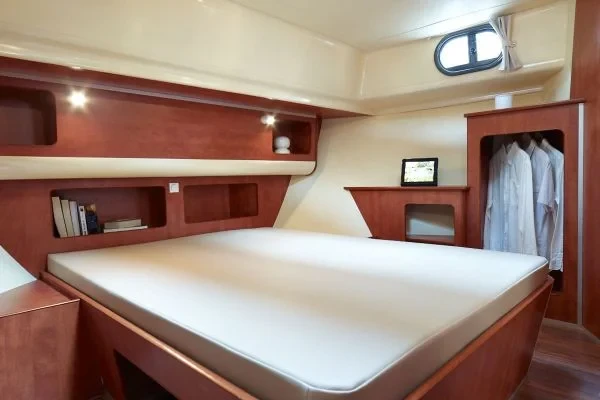 Houseboat - Boatscribe.com