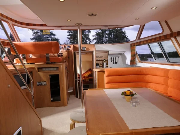 Europa 700 - Boatscribe.com