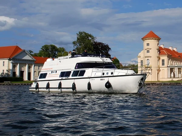 Europa 700 - Boatscribe.com