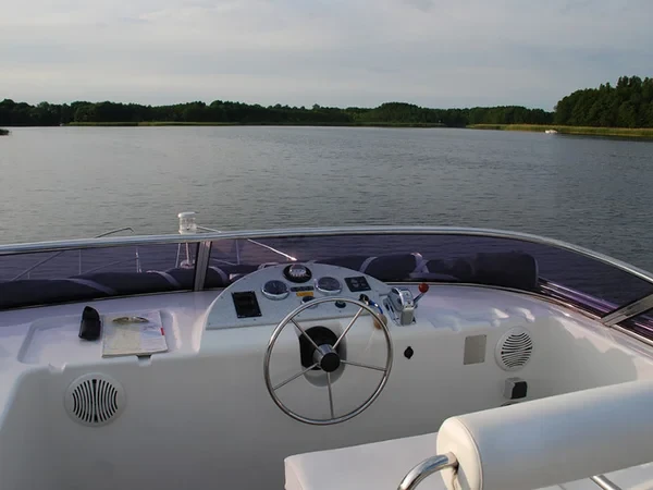 Europa 700 - Boatscribe.com