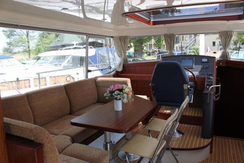 Houseboat - Boatscribe.com