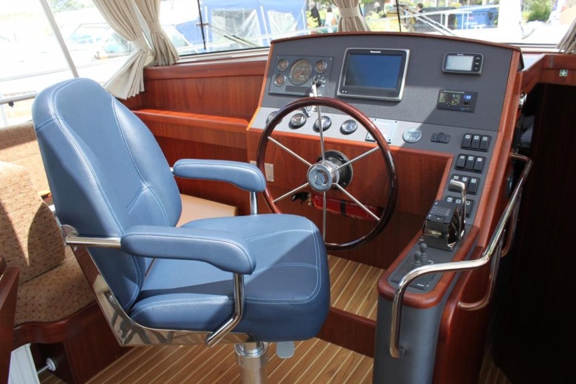 Houseboat - Boatscribe.com