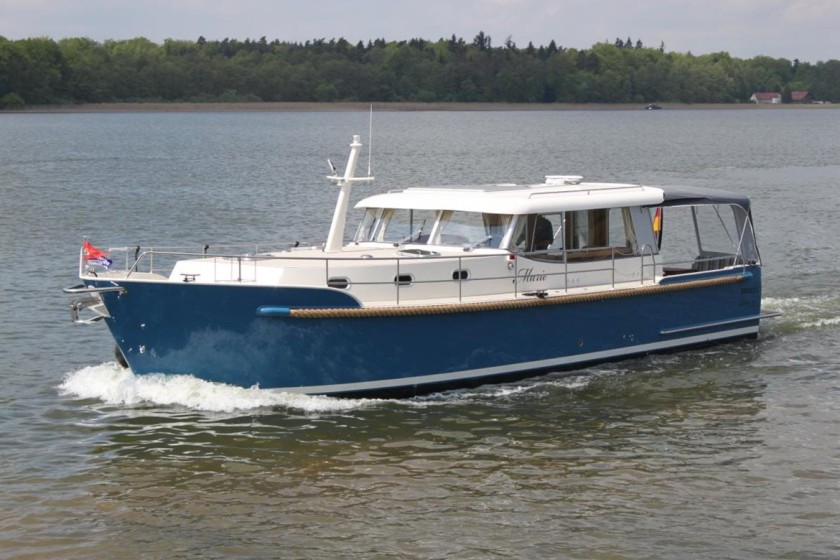 Houseboat - Boatscribe.com