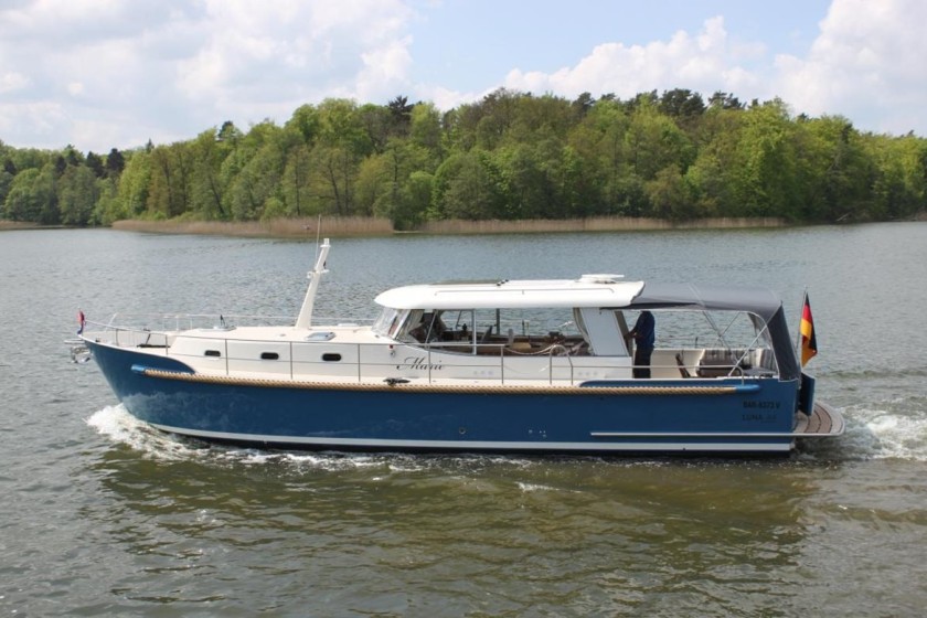 Houseboat - Boatscribe.com