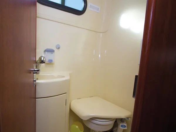 Houseboat - Boatscribe.com