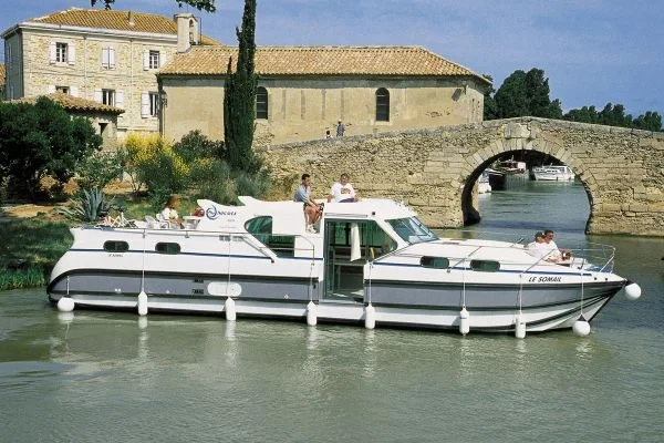 Houseboat - Boatscribe.com