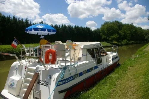 Houseboat - Boatscribe.com