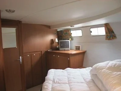 Houseboat - Boatscribe.com