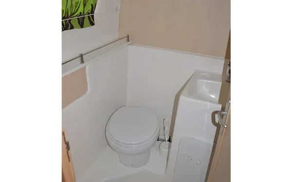Houseboat - Boatscribe.com