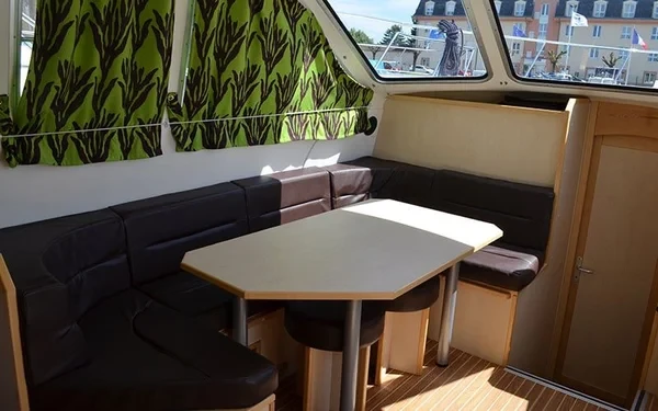 Houseboat - Boatscribe.com