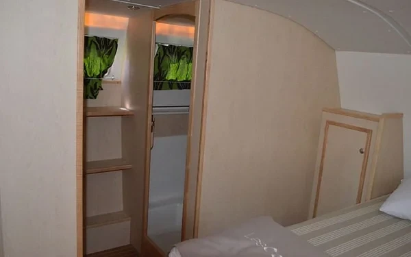 Houseboat - Boatscribe.com
