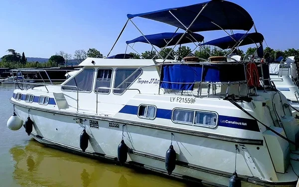 Houseboat - Boatscribe.com