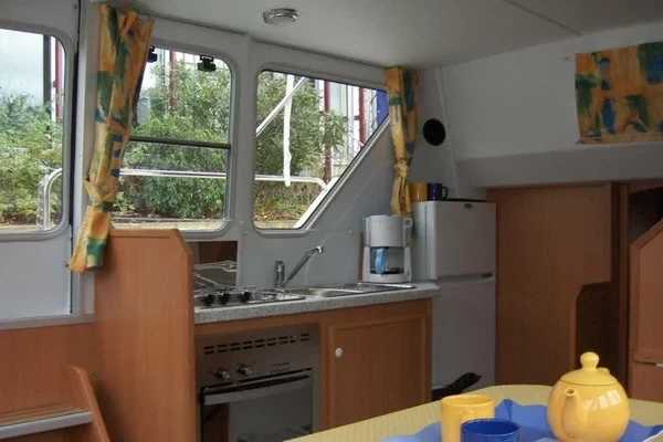 Houseboat - Boatscribe.com