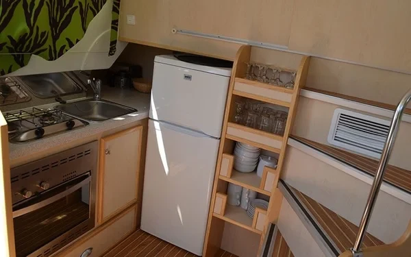 Houseboat - Boatscribe.com