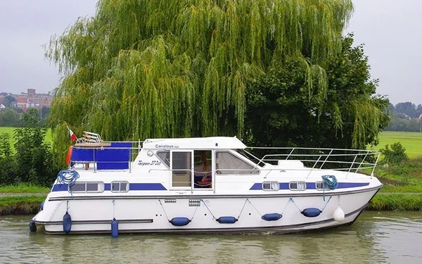 Houseboat - Boatscribe.com