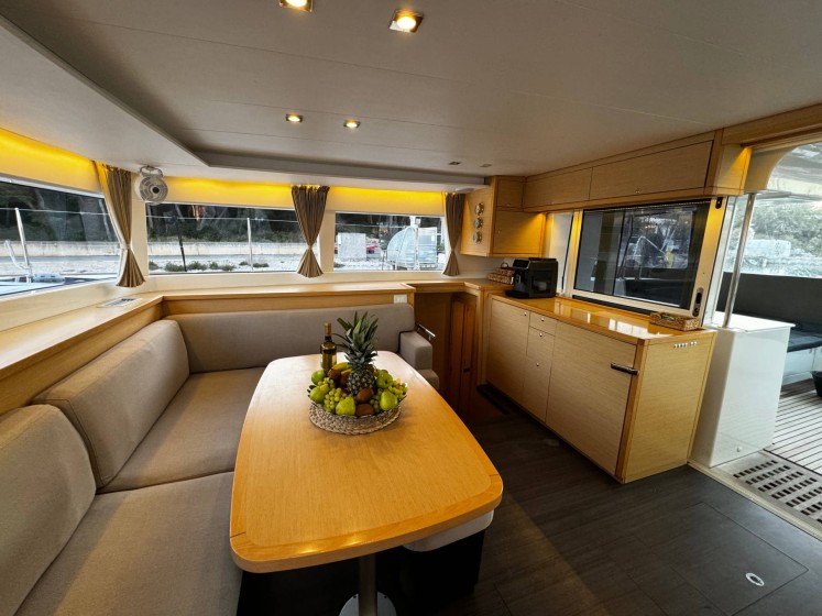 Lagoon 450 F - Boatscribe.com