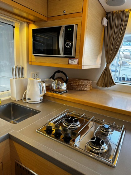 Lagoon 450 F - Boatscribe.com