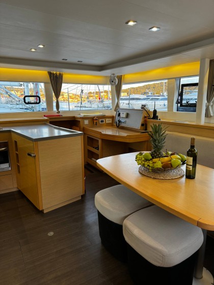 Lagoon 450 F - Boatscribe.com