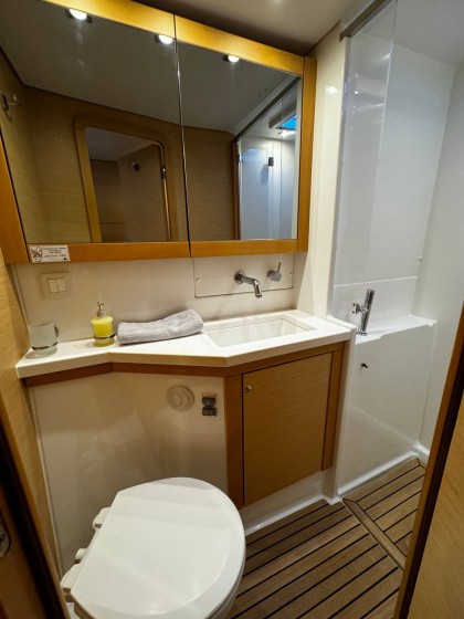 Lagoon 450 F - Boatscribe.com