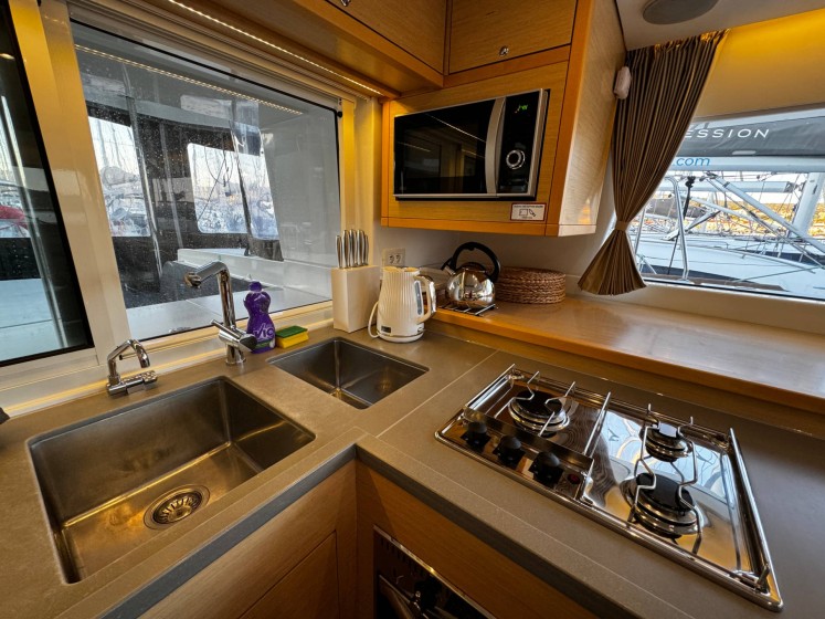 Lagoon 450 F - Boatscribe.com