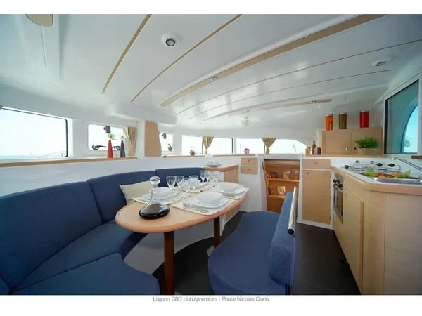 Lagoon 380 S2 - Boatscribe.com