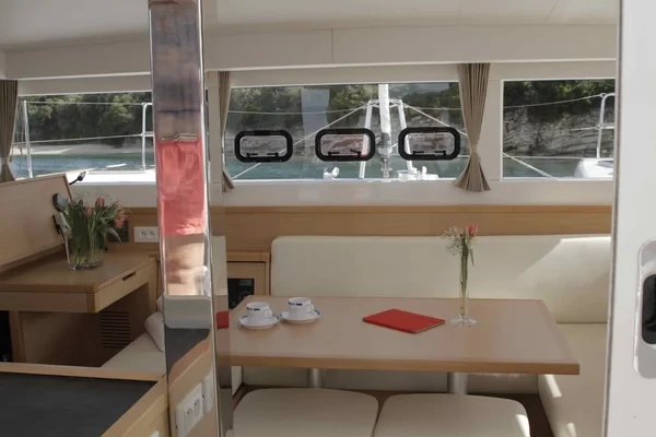 Lagoon 39 - Boatscribe.com