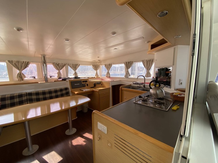 Lagoon 400 - Boatscribe.com