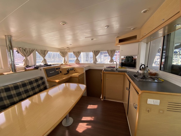Lagoon 400 - Boatscribe.com