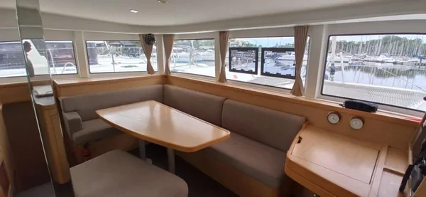 Lagoon 42 - Boatscribe.com