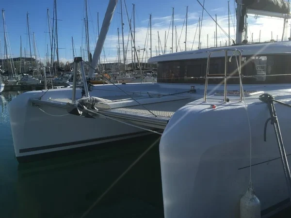 Lagoon 42 - Boatscribe.com