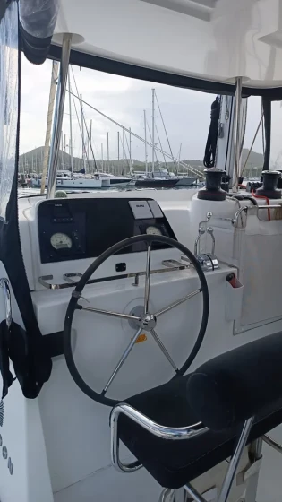 Lagoon 42 - Boatscribe.com
