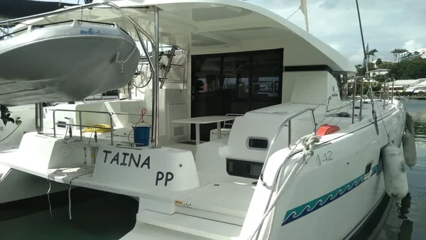 Lagoon 42 - Boatscribe.com