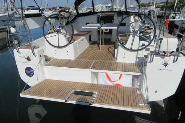 Sun Odyssey 380 - Boatscribe.com