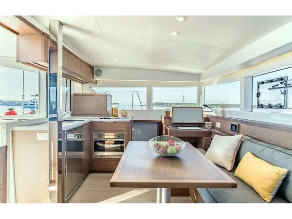 Lagoon 40 - Boatscribe.com