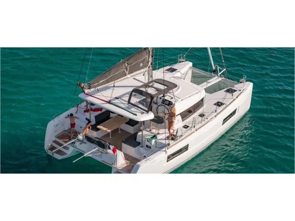 Lagoon 40 - Boatscribe.com