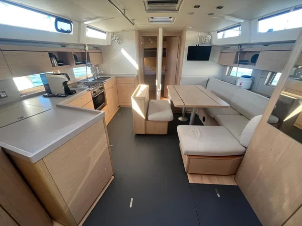 Oceanis 46.1 - Boatscribe.com