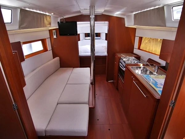 Oceanis 38.1 - Boatscribe.com