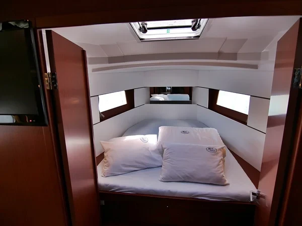 Oceanis 38.1 - Boatscribe.com