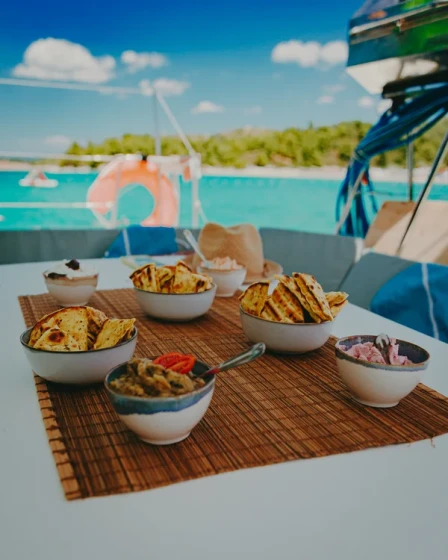 Lagoon 380 - Boatscribe.com
