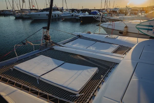 Lagoon 380 - Boatscribe.com