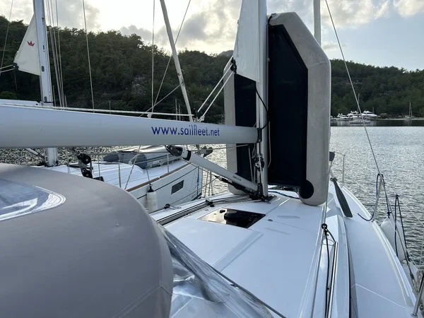Oceanis 34.1 - Boatscribe.com