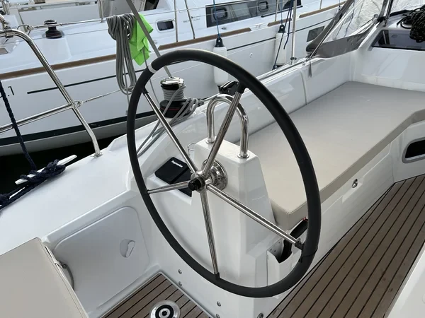 Oceanis 34.1 - Boatscribe.com